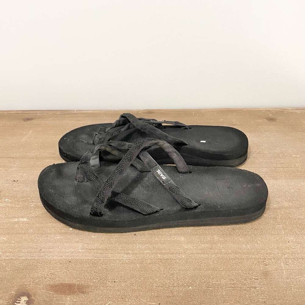 Teva Olowahu Sandals Black Size 8